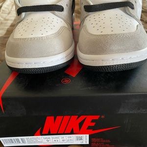 Jordan 1 Retro OG Light Smoke Grey/Varsity Red 9.5